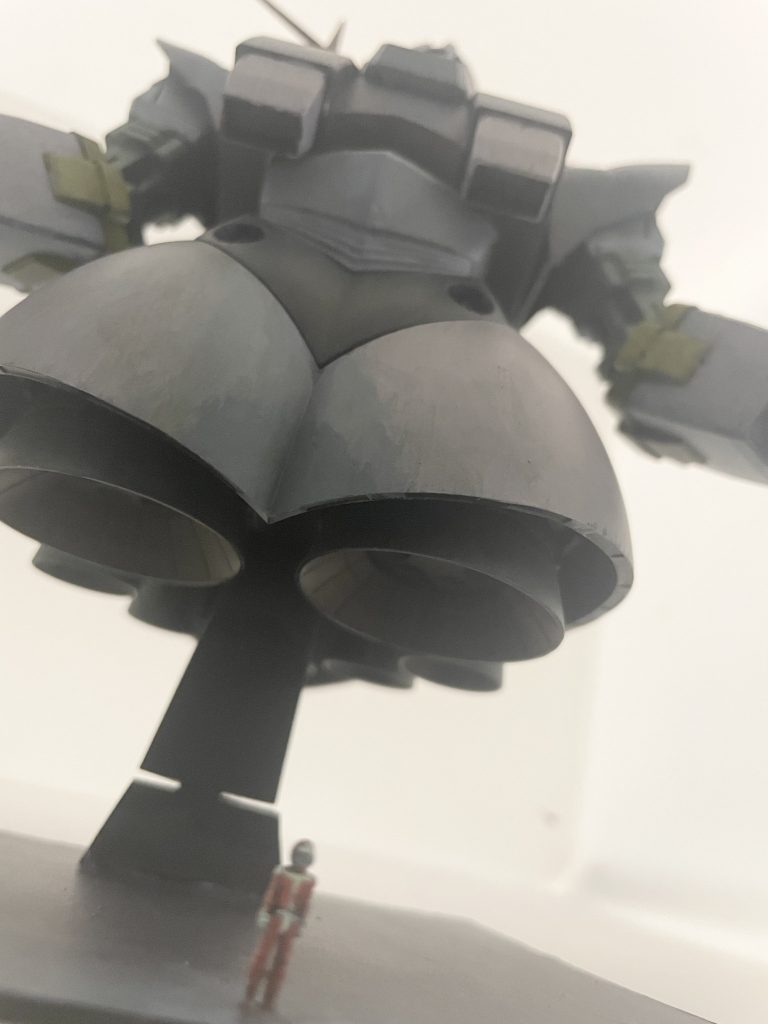 1/144のmsフィギュアをシャアのノーマルスーツ風に塗装でセットに。