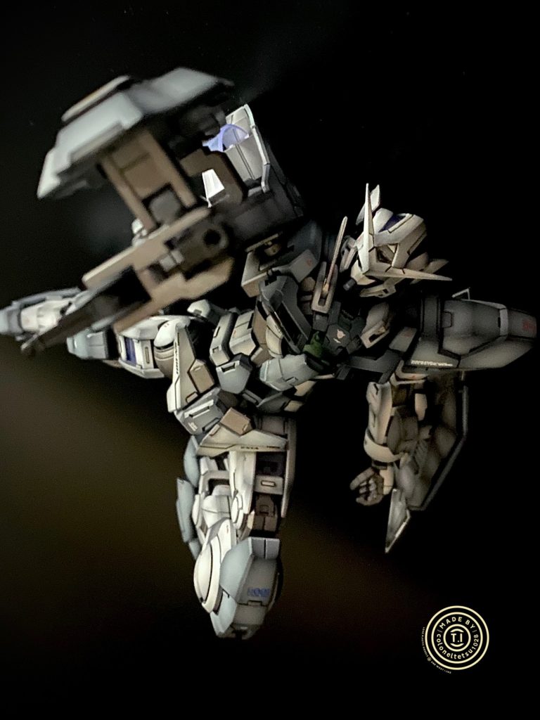 色は渋めにしたかったので、彩度低めのブルーとグレーの２トーンカラーにしました。