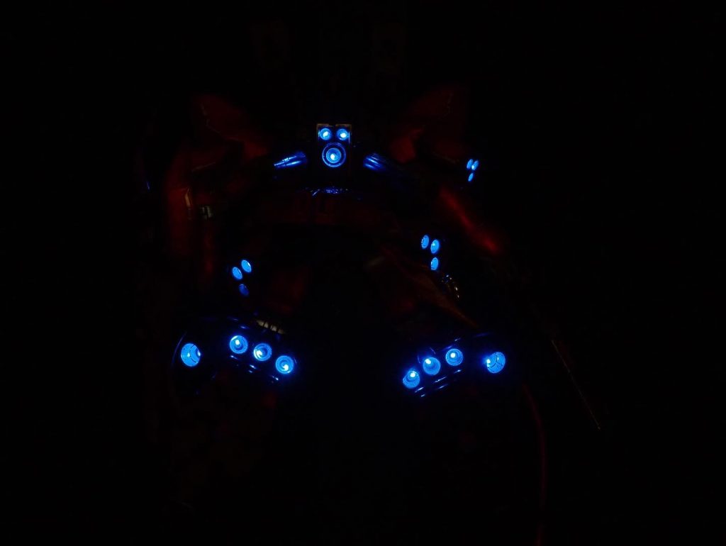 真下から見ないと全部見れないのが悲しい！ちなみにLEはジオラマ用をAmazonさんで購入😃