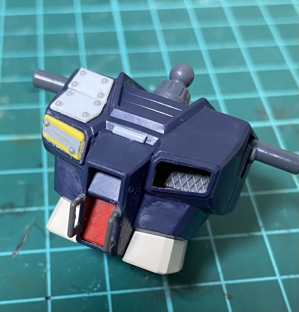 エアインテークは奥にメッシュを仕込んでプラ板で一枚一枚作りました乗降用のハシゴ付き