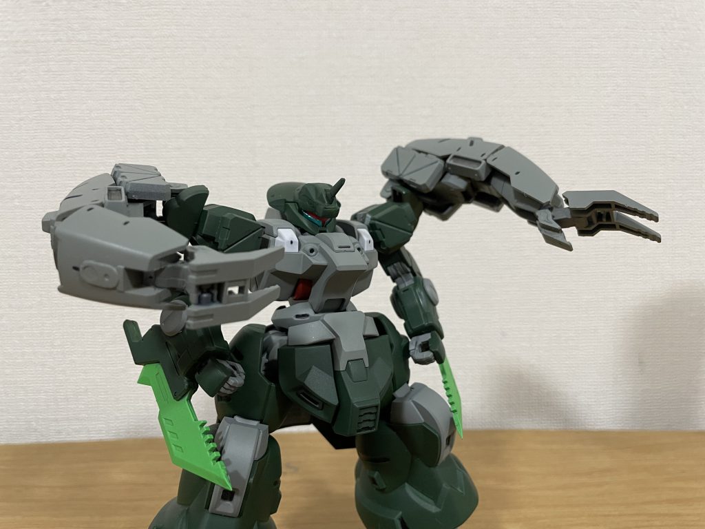 AI搭載サブアームの試験型を装備している　という設定30MMガルドノヴァのアームにM.S.Gのオプション装甲を盛って移植しました。いろんな方向に向けられるので中々の自由度を誇っています。