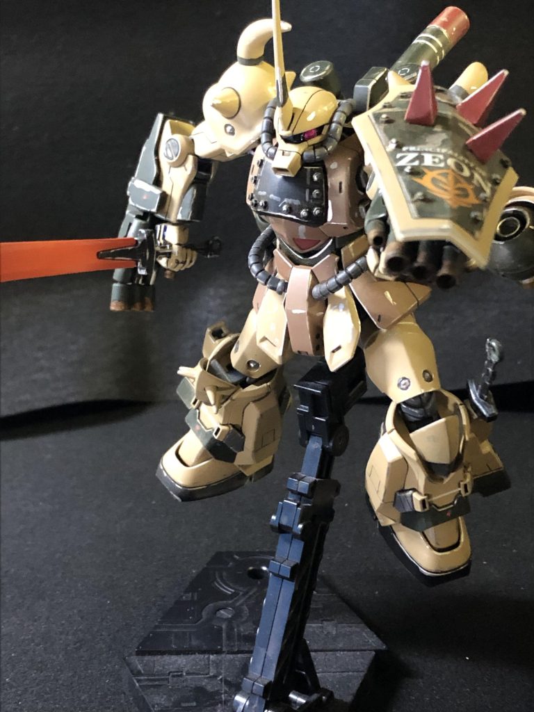 ガトリングをパージして近接戦闘へ、シールドのトゲはメッサーのものをつけました