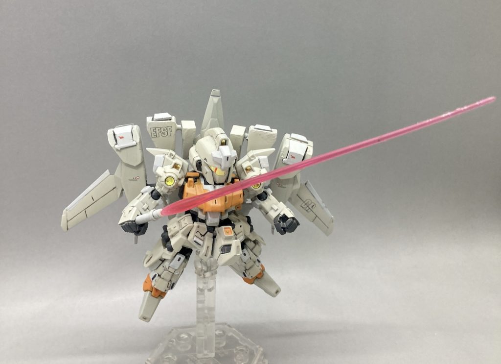 ハイパービームサーベルはもちろん手持ち可能。HGのビームサーベルを用いてます次からは制作写真です、