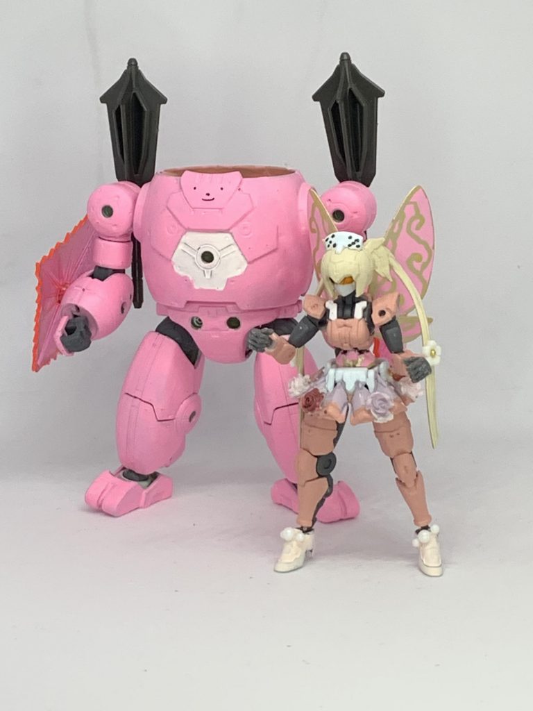 そして支援機「うさぎ」。30MMの小型量産機をライブコンサートピンクで塗装。ここに無理矢理ガンプラ要素をぶち込みました。