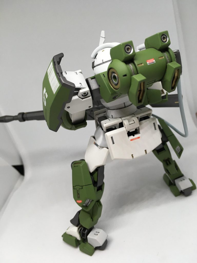 デカール貼りは密度感やら意図してないのと、そもそも手持ちに似合いそうな物が少なかったので簡素に。