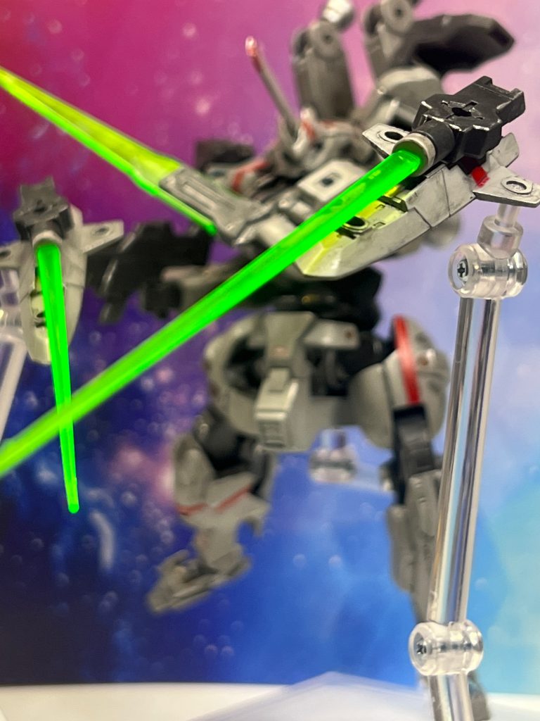 ご覧の通りビームサーベル発信器も搭載されておりこれで敵を切り裂きます。