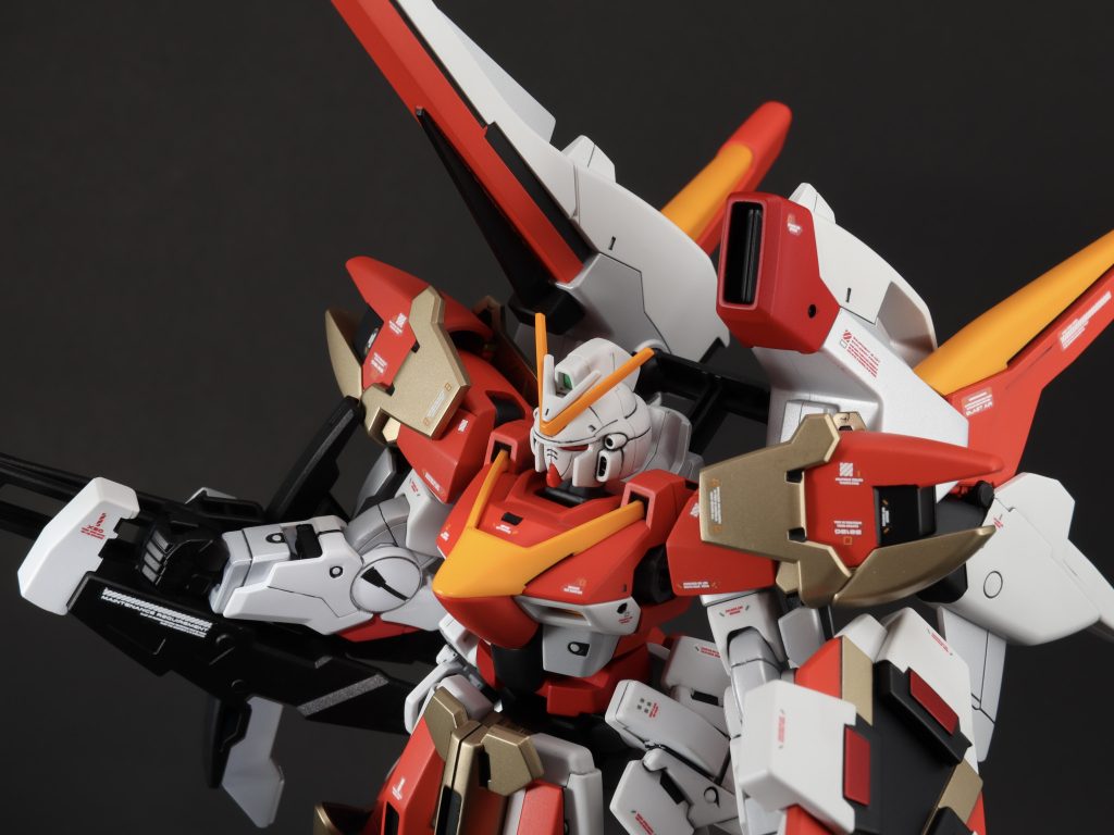 ホワイト部分が多いので間延びしないようにデカールを多めに貼っています。