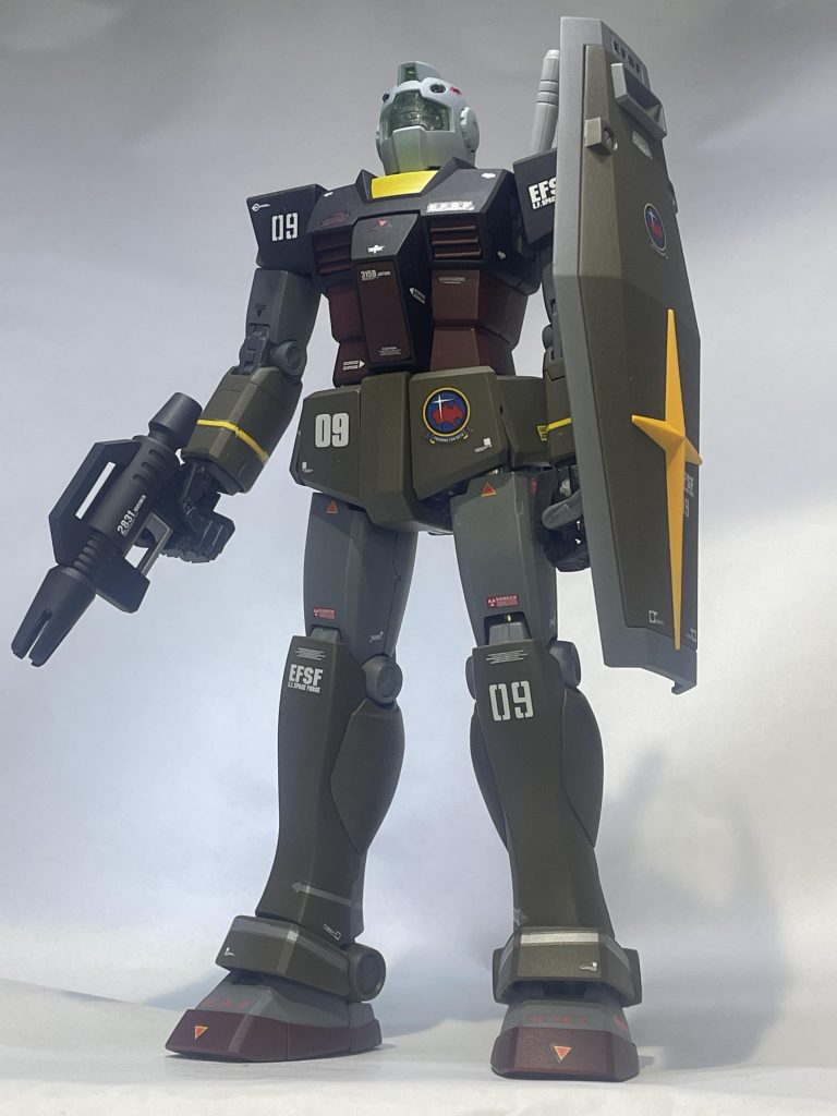 MG ジムVer.2.0をリアルタイプカラーに全塗装しました。といっても実際のカラーとは違い、リアルタイプ・ガンダムのカラー配色を引用。