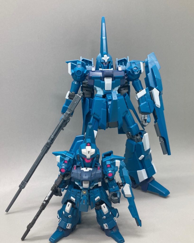 一般機は色塗ってシール貼りました。手のひらサイズでかわいい