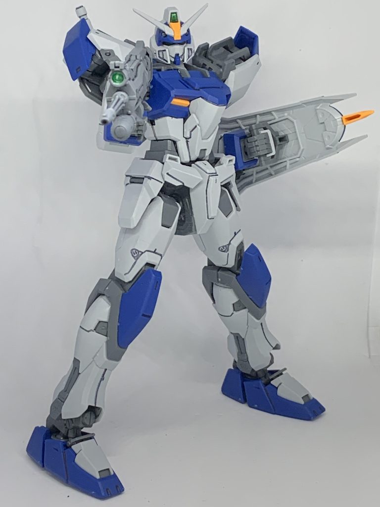 瞳とライフルのカメラをルミナスメタグリーン、ヘッドの前後センサーはメタリックイエローグリーンで塗装。ルミナス〜部は裏からメッキシルバーを塗ったけど分かりにくい。