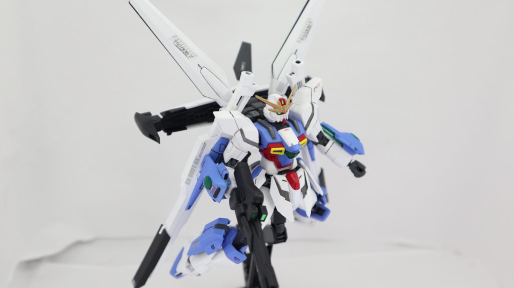 ディバイダーと同様背部にマウント出来るように改造しました。機動力の増強と長距離航行に使える設定。