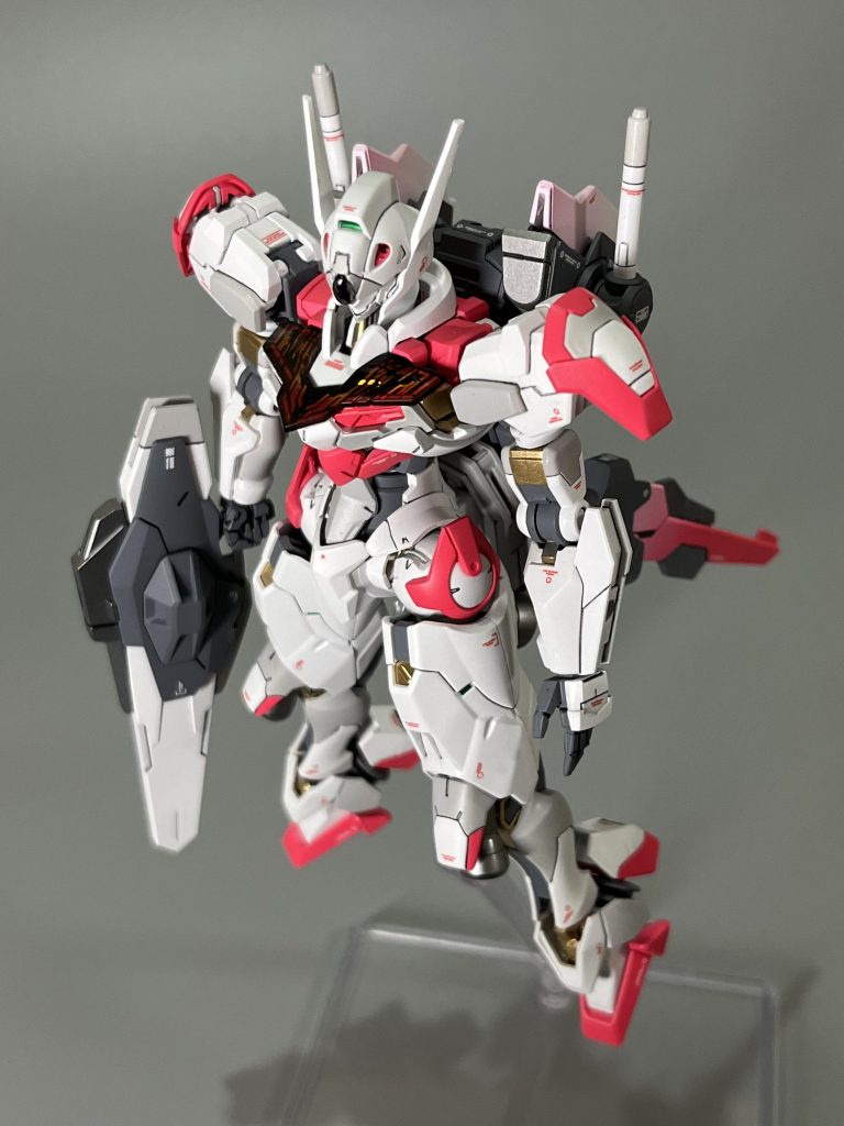 ゴールドは人体に影響を与えず、安全に乗れるよう改修された事をイメージしました。