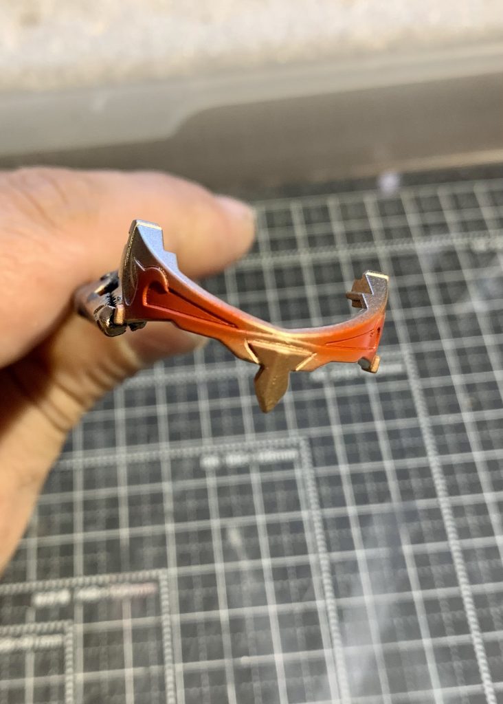 アクリルで赤を塗装乾燥後マジックリンで拭き取り