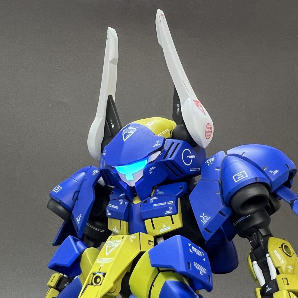 頭部アップです。グリムゲルデからガイアの蛍光エナメル塗料を使っています。