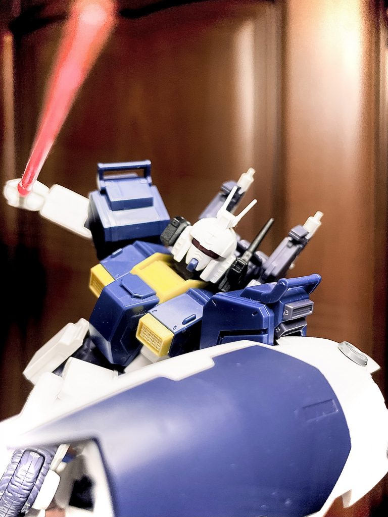 実は機動性を高めるがごとく脚部は宇宙戦仕様盾はを機体カラーに合わせて少し大きめな物に最後は頭部の自分独特の横長ツインアイがポイント