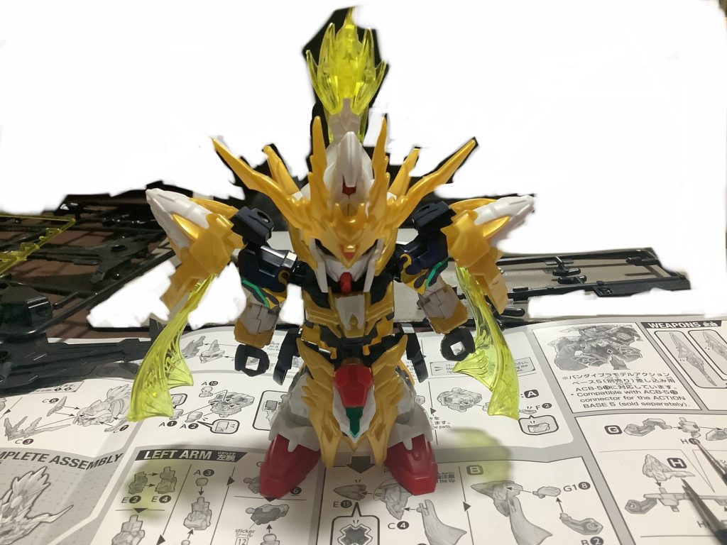 そして!本体完成です!ランナー数が本体だけで7、コマンドパッケージも合わせて8と、普通のHGぐらいあって、組み立てには普通に2、3時間はかかりました。