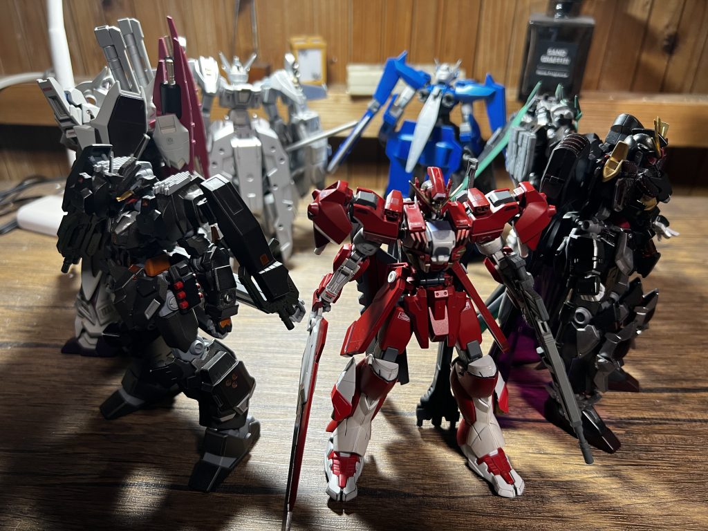 いかがでしたでしょうか…一年と少しで作って機体の総集編でした。また一定数の機体ができたらこのようなまとめを作って行きたいなと思います。こんなにたくさん作れると思ってもいませんでした。何かweb小説みたいなのを作れるような語彙力を手に入れたらこの機体のお話を作りたいな〜と思います…来年からもいろんなガンプラを作っていきます！それではこの投稿を見てくださった皆様も良いお年を〜