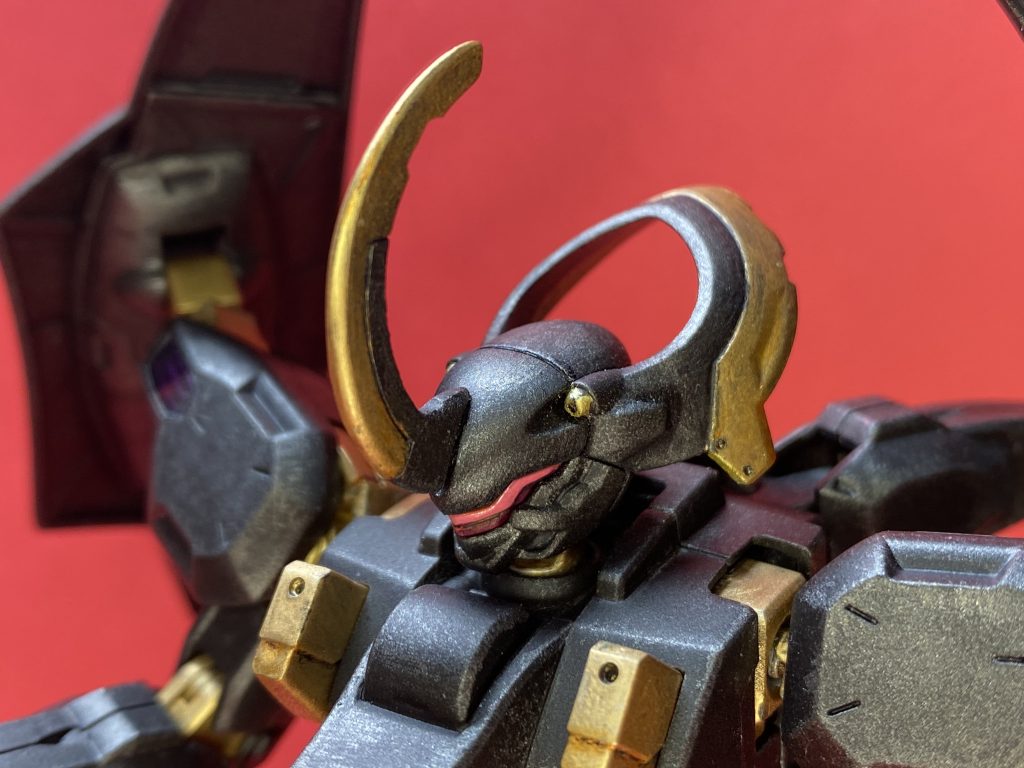 アンテナブレードはエポパテで大きく新調しました。スケール的には1/144→1/100ぐらいのサイズ感です。これぐらい大きい方が好みです。