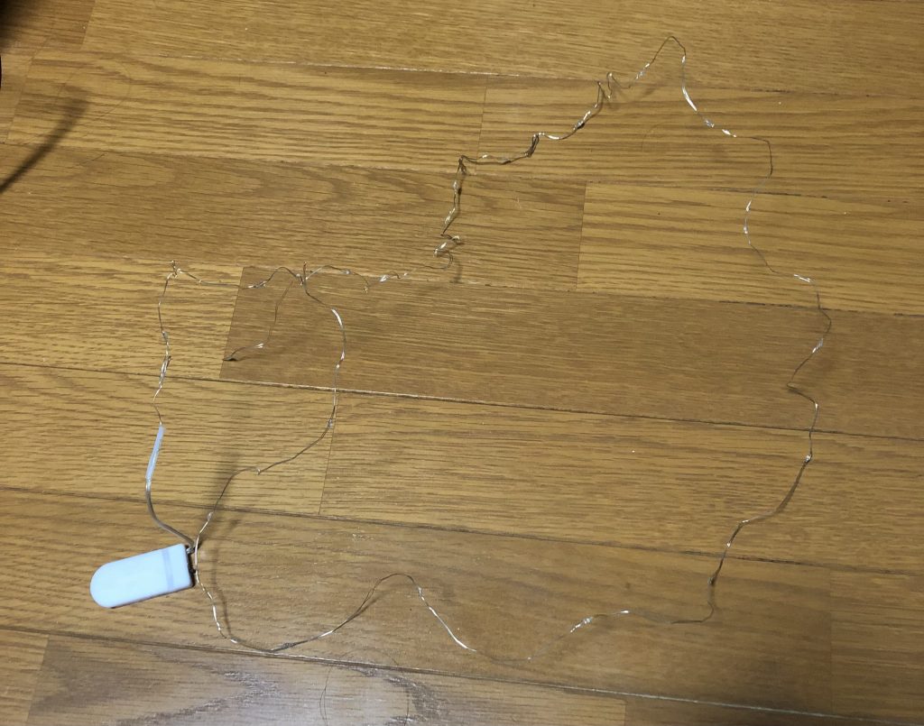 LEDは子供に内緒でクリスマスツリー🌲の一本を使用、、、。