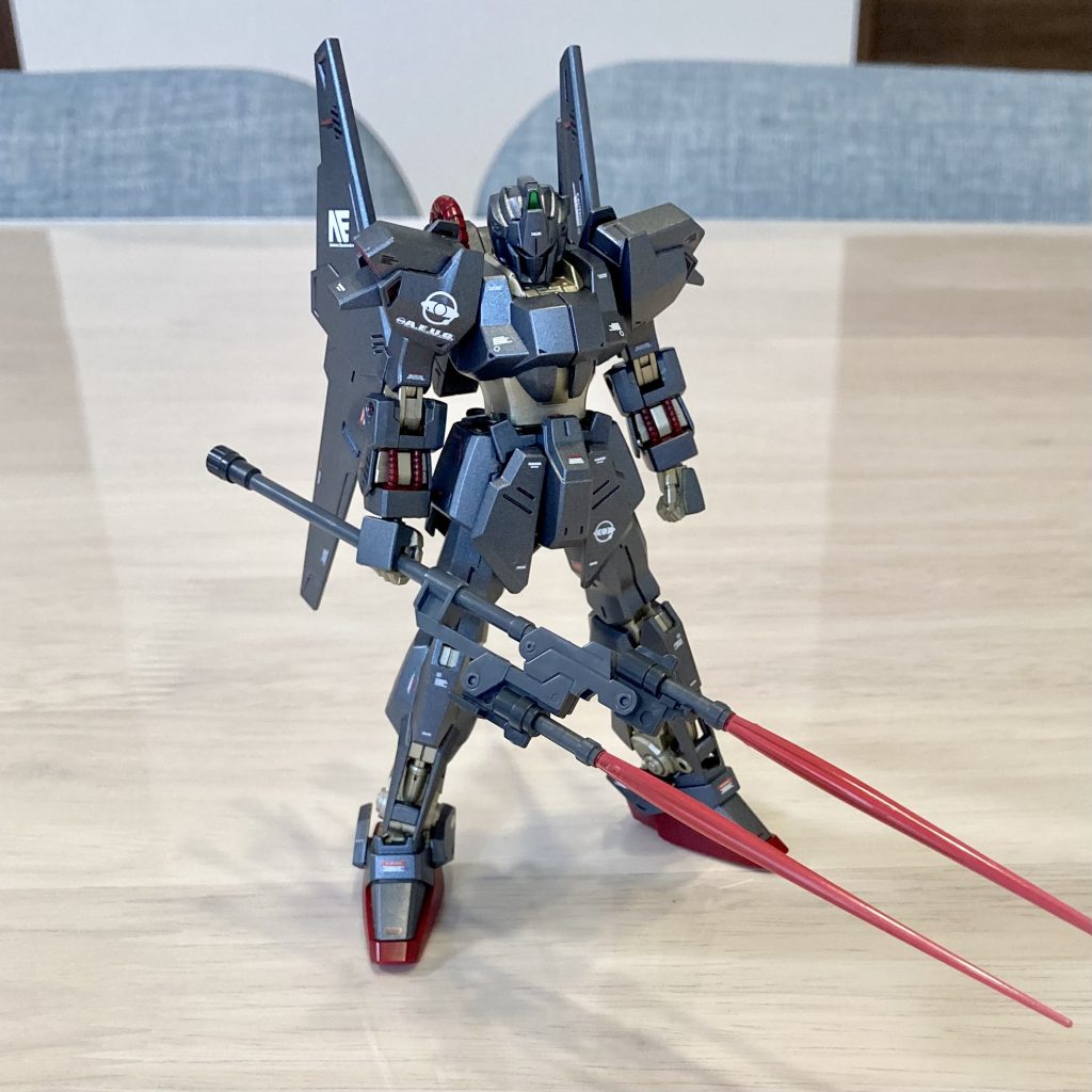 プラス1専用武装ツインビームランス。モード切り替えでライフルにもなる。大型の為、出力も百式のビームライフルより高い。ただし、長尺な分取り回ししづらい。とかなんとか。