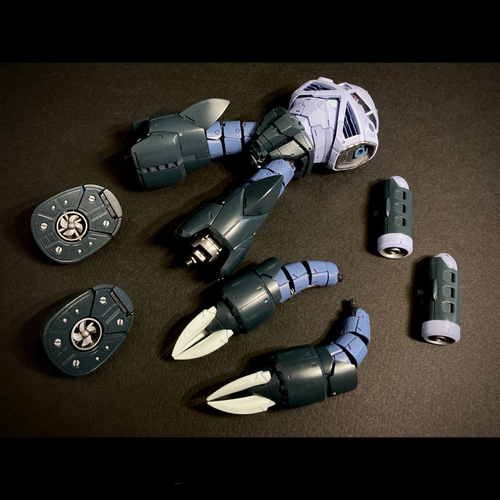 部分塗装したのは濃紺部の１色化、足首フレーム、足裏タッチアップ程度です。