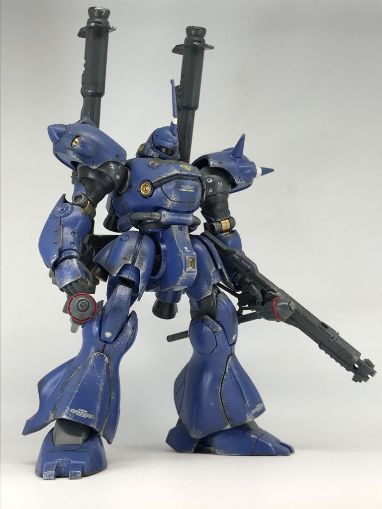 黄色部分は成形色からなぜかゴールドにしている…なぜだ…全く記憶がない😥ツノと肩アーマーの白ラインはシールが付属してたと思いますが、ガンダムマーカーホワイトなどで塗ってあげれば見栄えが良くなるかな?(私の場合、塗装下手クソなので確実にシールの方が綺麗になります🙄)ガンダムマーカーを使用するなら、普通のホワイトより、ニューホワイトの方が隠蔽力が高いのでおすすめです