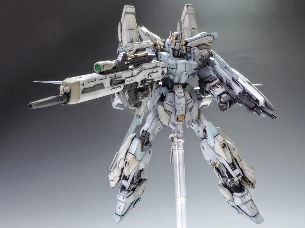 ライフルのスコープ部は百式のライフルを使い作りました。とにかく大き過ぎて持たせずらかったです。