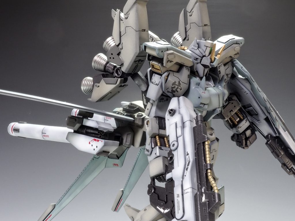 羽にはユニット型のガトリングガンを装備させました。