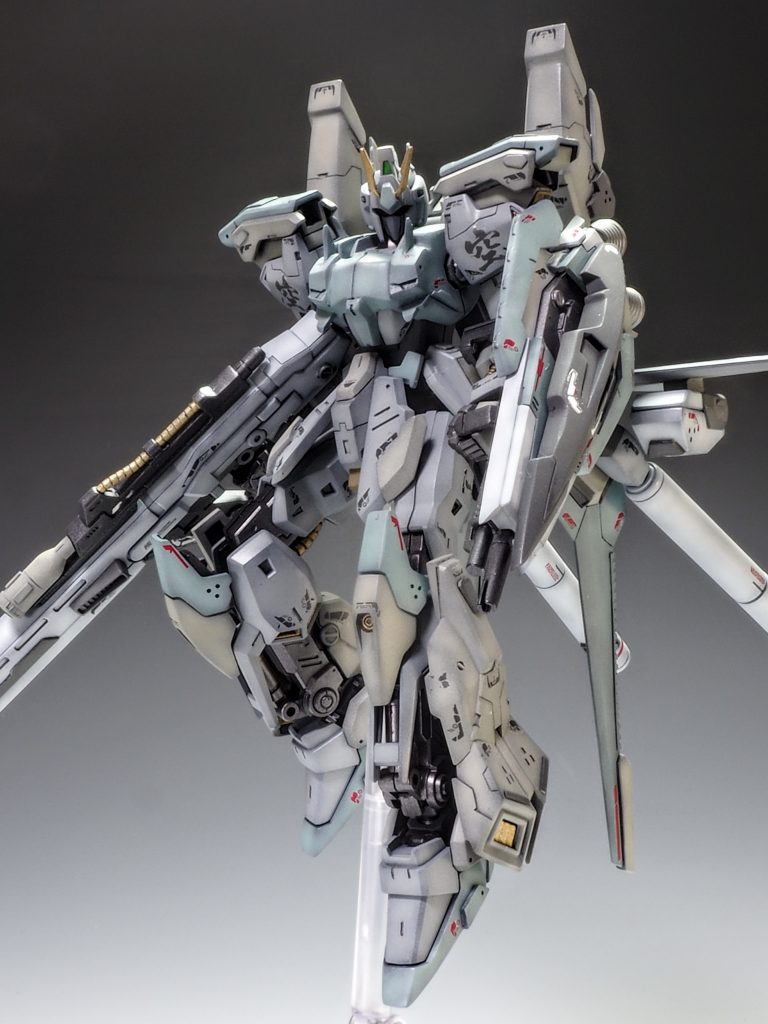 航空機をイメージしたカラーリングで塗装をしたりガンプラ率の高いミキシングでかなりまとまった形に仕上がったと思いますが武装や各部の干渉がひどく動かせずらかったのが課題として残りました。最後まで御覧いただきありがとうございました!