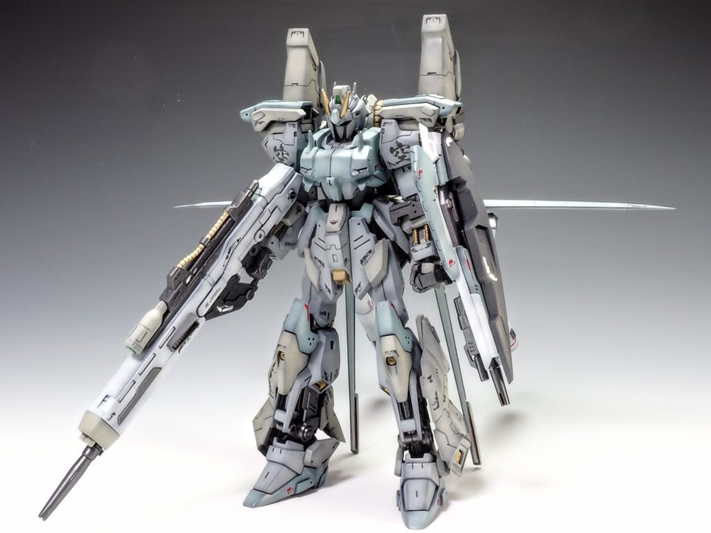 武装はスタインのハイ・ビームライフルを狙撃銃風に改造した物を使用、シールドはインパルスの物にRGエクシアのパーツを貼って作りました。