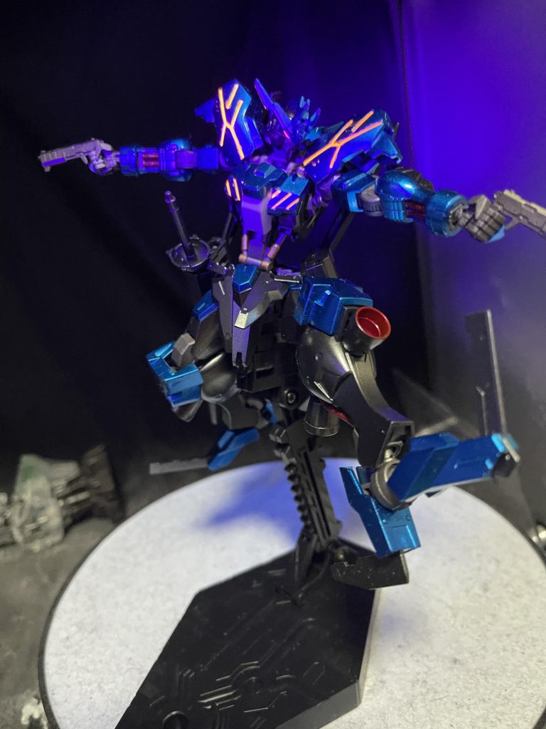 スミ入れを蛍光で光らせてみました