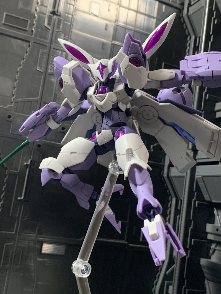 キックをイメージして。脚部クローは開閉します。