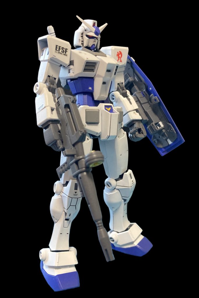 デカールは肩のマーキング以外は主張しすぎないように多少貼りました。あくまでも主役は白白部分には基本ブラックのデカール青部分には白のデカール