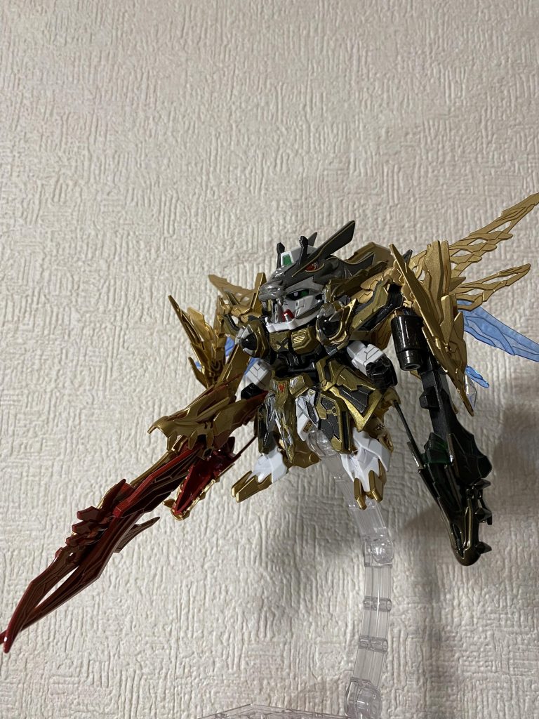 色々触ってたらゴテゴテしてしまいました。塗装はこれが2作目な為にベタベタです、、、お顔も隠れてしまう(;ω;)