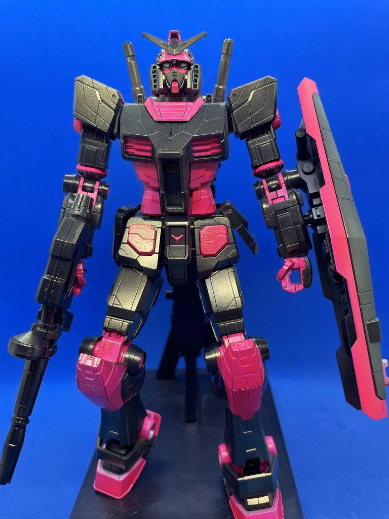 Mgエコプラに蛍光ピンクで部分塗装後、パール塗装を施しました😃