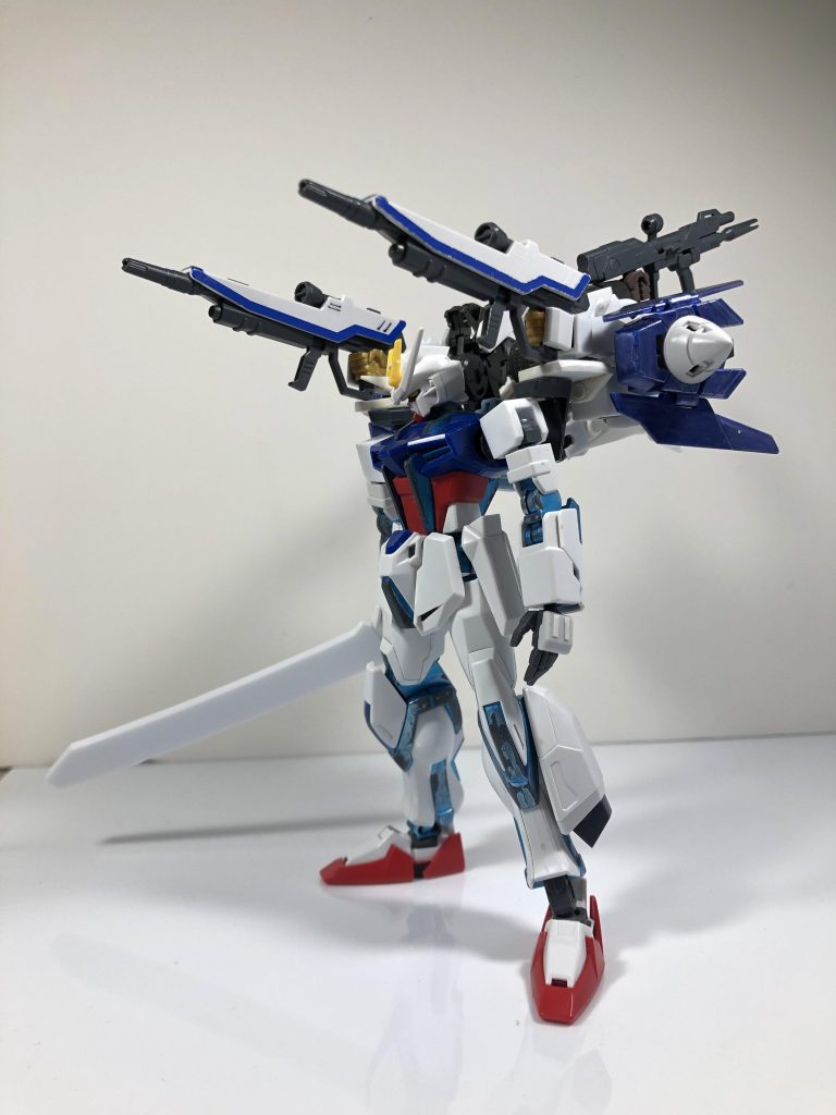 フロント側の画像になりますライフルが搭載されているのはアームなのでもちろん可動し、射撃もできます