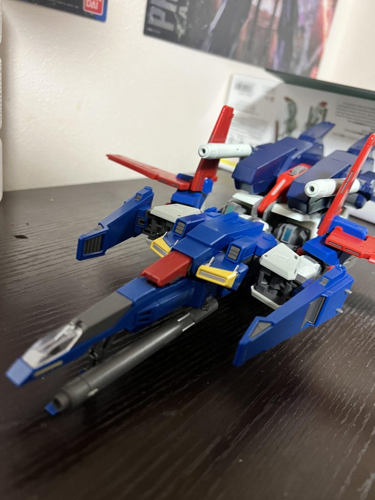 デカール等を貼る前に一度だけ変形させたGフォートレスです。