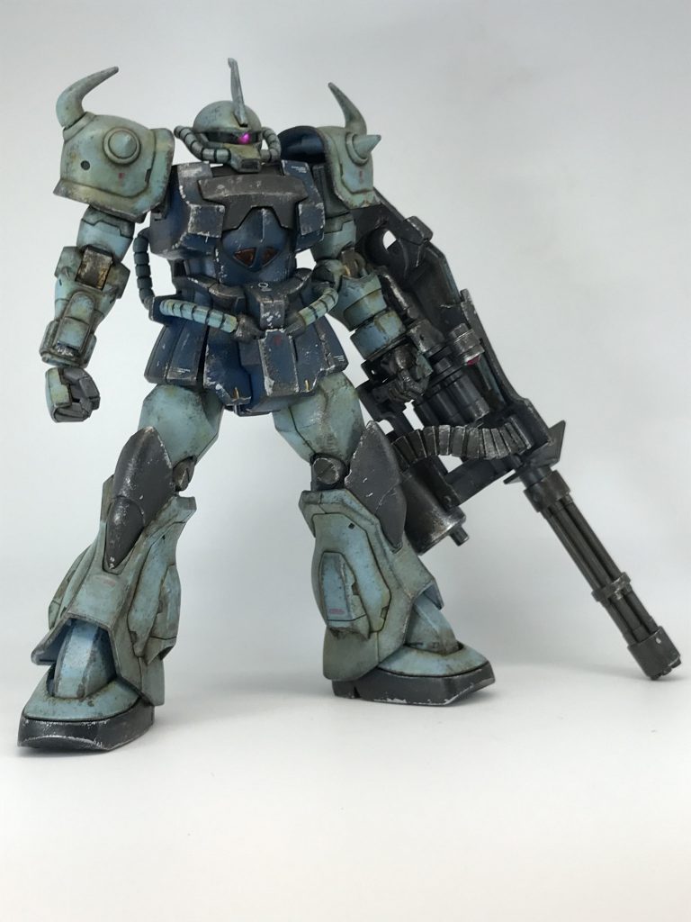 個人的にこのグフカスタムの水色の様な薄い色、グフのような青がメインカラーの機体は汚しが難しいと思いますこれは微妙だと思いどんどん汚して、汚いだけになってゆく…ノーマルグフはそれでお亡くなりに…(笑)プレバンで予約していたイフリート改が夏に届いたのですが、機体が青なのでうまく汚す自信がなく積んだままになってます😩