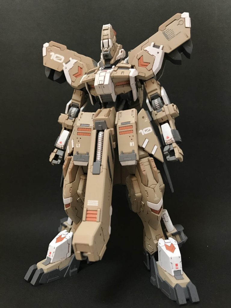 今回も流用パーツ(ほぼ)無し。一つのキットを組み替えてオリジナル機体を作りました! 完全にシルエットの好みだけで組み替えたので設定や名前は後付けです笑 一応、リベイクからフルシティになる時に選ばれなかったサブプランという設定で、なのでカラーリングもあまり変えませんでした。