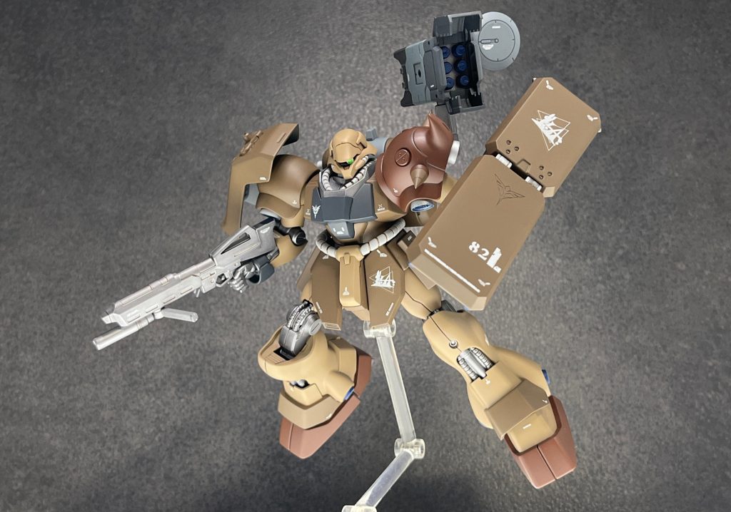 frontカラーリングはカーキベースのサンドカラーで仕上げています。理由は友人の好きな色だったためですが、こう言ったサンドカラーメインの作品は初めてで新鮮でした。