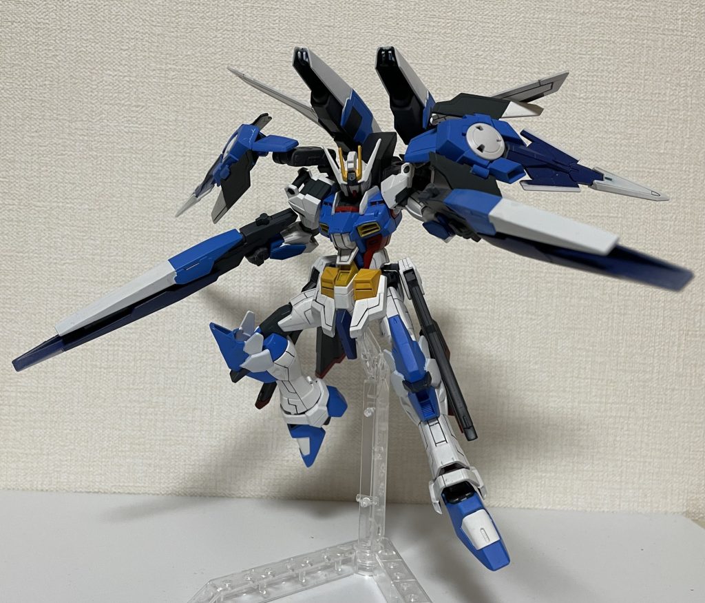 ライフル構えポーズAZガンダムの武器をそのままリカラーしたので、形的に案外龍っぽく見えなくもない…かな?