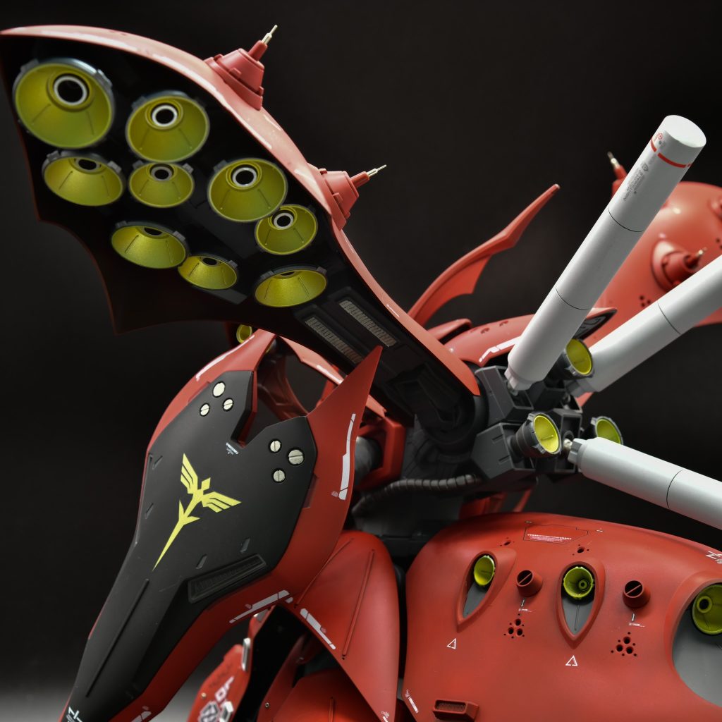 バーニアは全てシルバーの上からクリアイエローで塗装。縁にはクリアブルーでグラデーションを付けています。