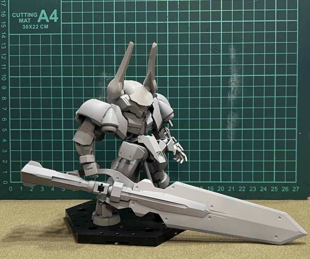 サフ状態ですサフ直前に頭部のモデリングを修正して再出力しました、同時に左平手もモデリングして出力しました。