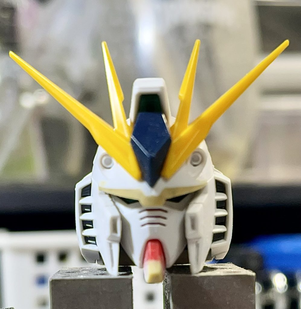 素組みの場合顔がとにかく面長で宜しくないので、頬を削っておでこ延長して野暮ったさを解消。