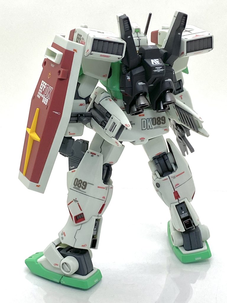 塗装箇所とカラーレシピ各部バーニア外部、ビームライフル先端、アンテナ→(ガイア)フレームメタリック(1)各メカ部、ライフル本体、シールド裏、ミサイル等→(クレオス)RLM75グレーバイオレットグリーン部→(ガイア)エメラルドグリーンバックパック→(クレオス)新ガンダムカラーティターンズブルー1襟、胸ダクト等→(クレオス)新ガンダムカラーMSイエロー