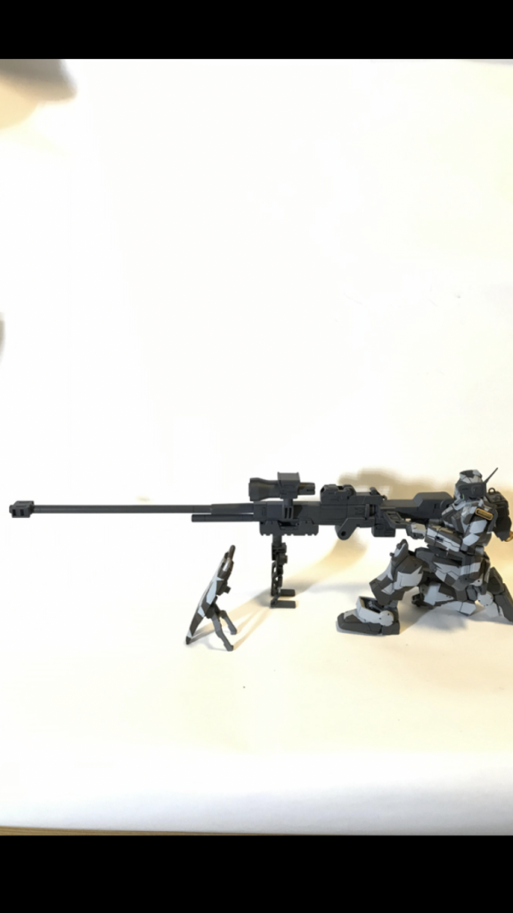 陸戦型ジム  パイロット ヤン少尉「前方のドム、警報音 ビィーロック・オン、狙い撃つぜぇーヒット」