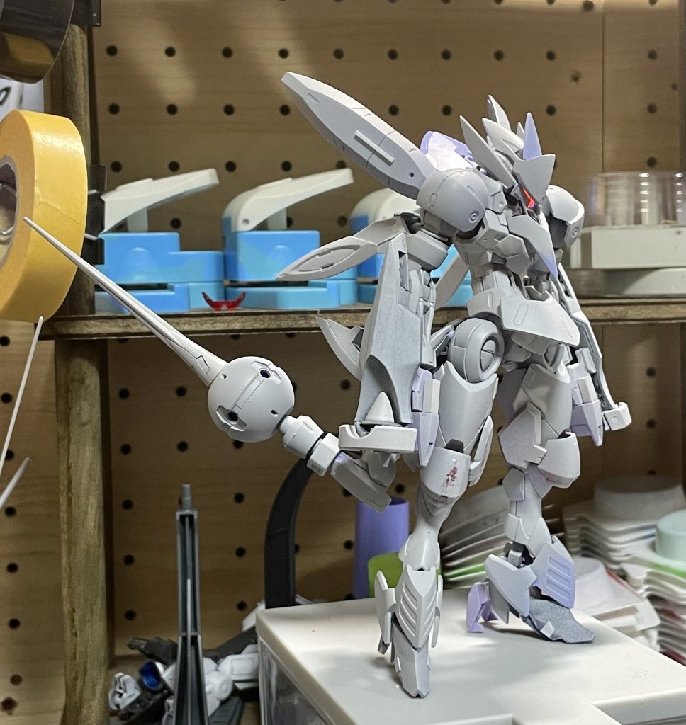 サフ本体に関しては尻尾の付け根とバックパックの基部、マスク、膝以外はベギルベウとジークルーネの素材で構成されてます