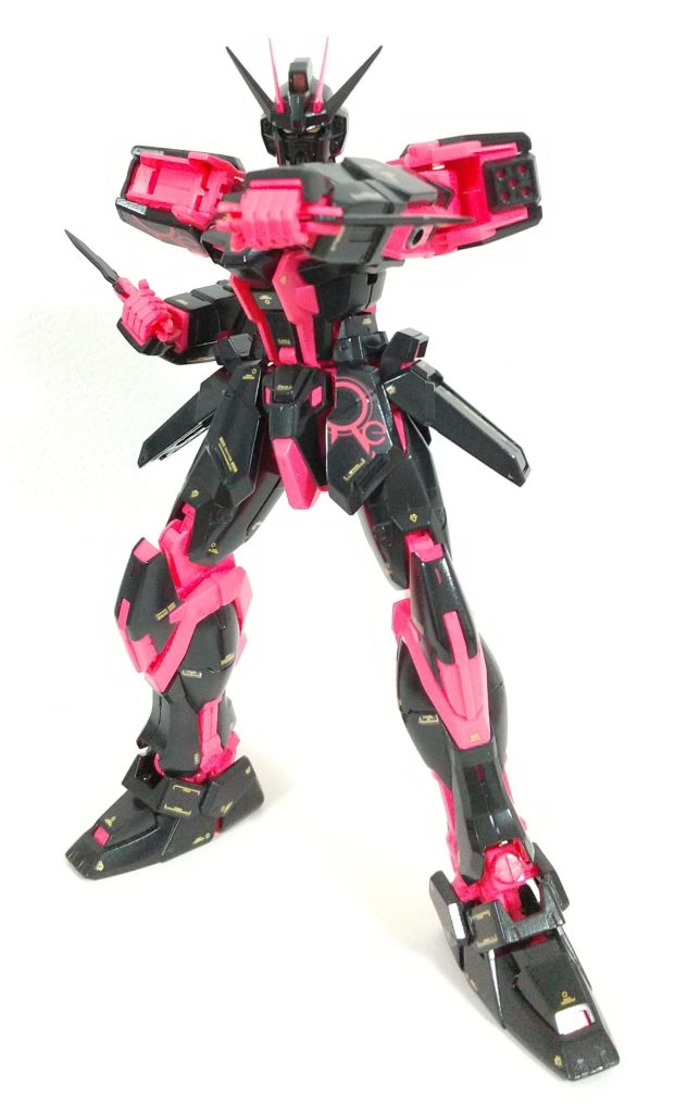 それにしても、ガンプラは自由だ!と言わんばかりのカラーと配色、バンダイさん凄い。