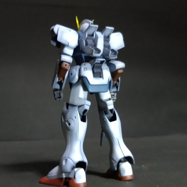 ガンダムローズの製作の合間に大昔に作った旧キットVガンダムの作り直しをします。このキットは２０年程前に相方のベルス君に頼まれて製作しました😊最近傷んできて戻ってきたので、今の作風に作り直したいと思います！（2枚目）