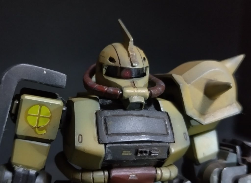 モノアイのスクリーンにペットボトルを使ってます！